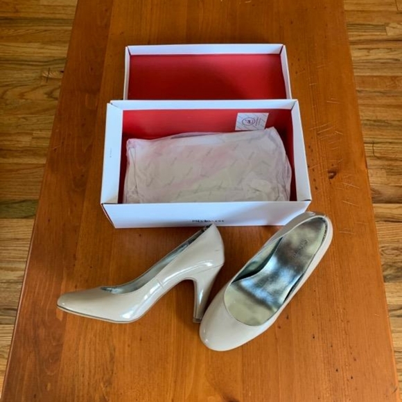 Heels - Picture 2 of 2